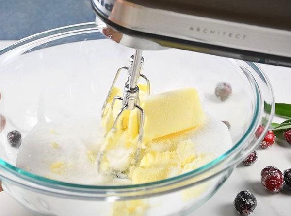 Spiced Cranberry Mascarpone Cake - Step 3